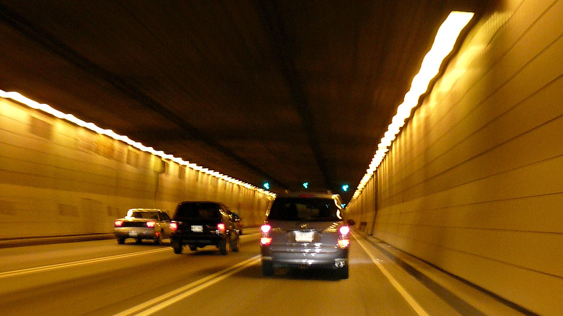 Intérieur du pont-tunnel Louis-Hippolyte-La Fontaine, entre Montréal et la Rive-Sud
